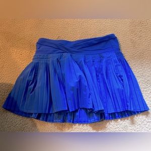 Aviva/ lululemon skirt